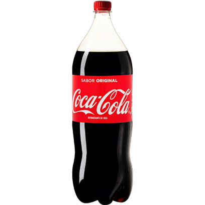 Uma garrafa pet de 2 litros de refrigerante coca-cola, com um adesivo vermelho com a logo da coca-cola em branco.